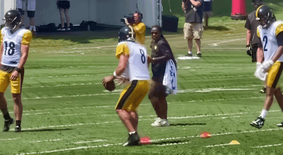 Social Media Detectives Spot Bizarre Aaron Rodgers Practice Detail