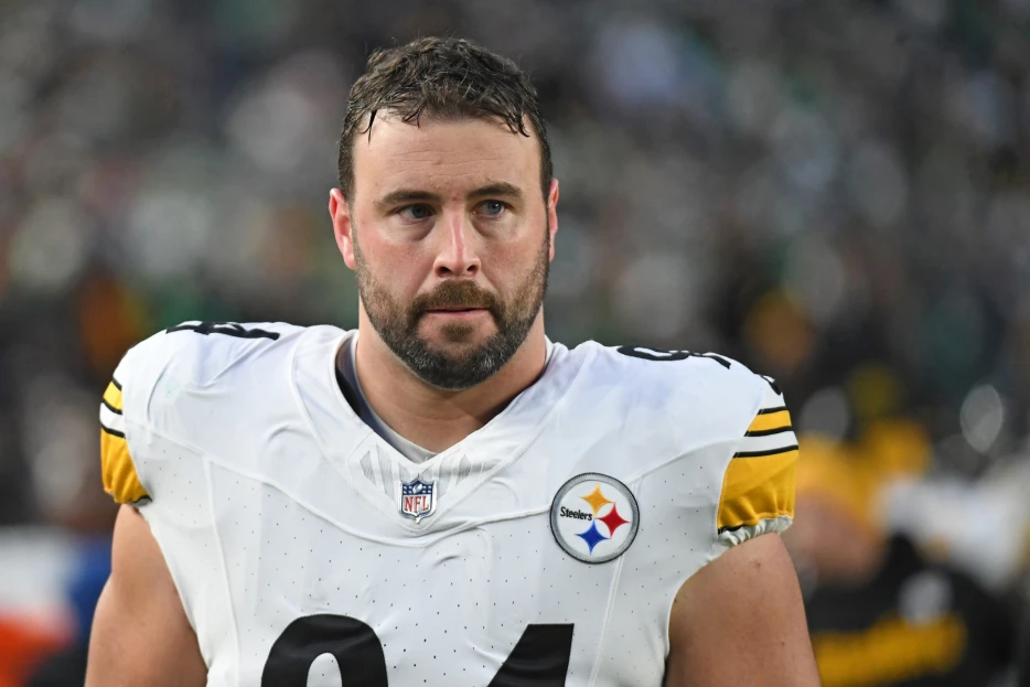 Steelers DT Dean Lowry Suffered Torn ACL, Out For Entire 2025 Season