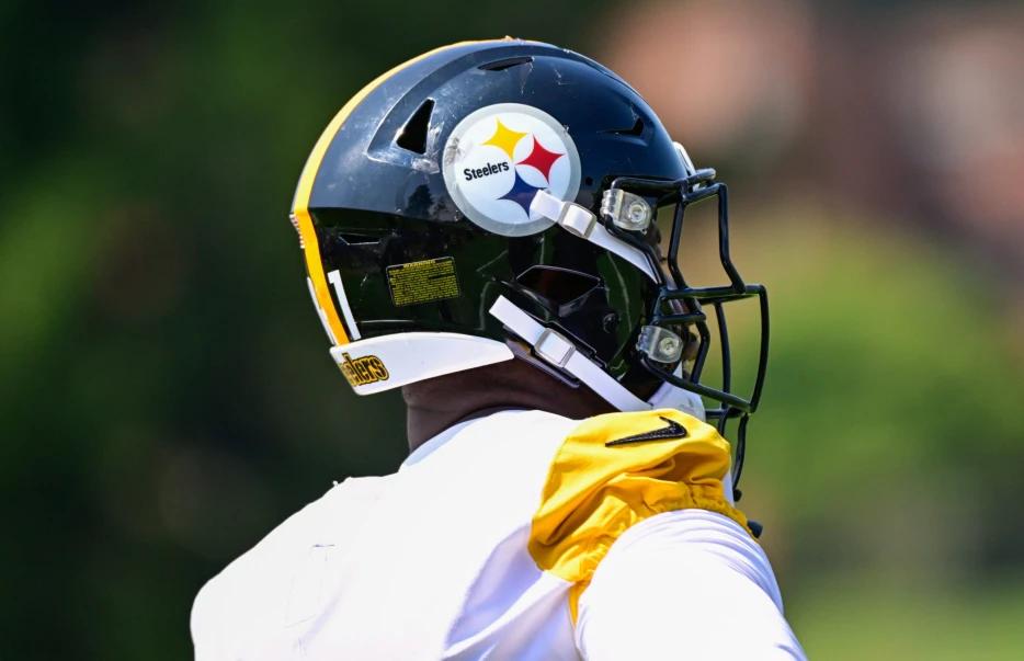 Steelers Sights &amp; Sounds: Jonnu Smith Returns, Works Contested Catches