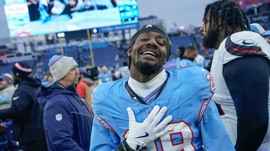 Titans player wants to know who stole his helmet off practice field