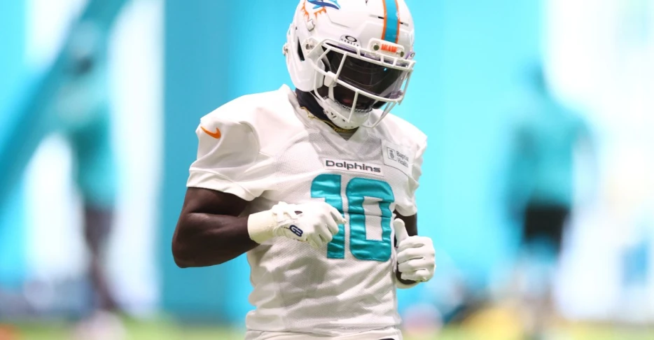 Tyreek Hill misses practice due to injury as Dolphins prepare for Bears game