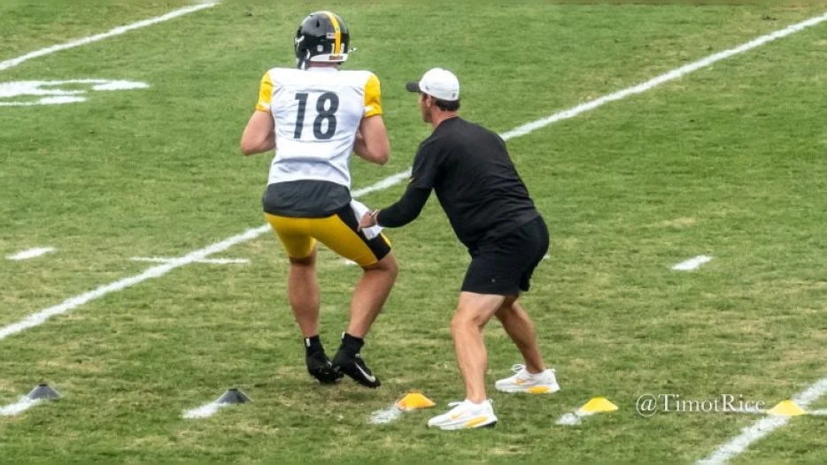 Will Howard’s Injury Only A ‘Minor Setback,’ Thinks Aaron Rodgers