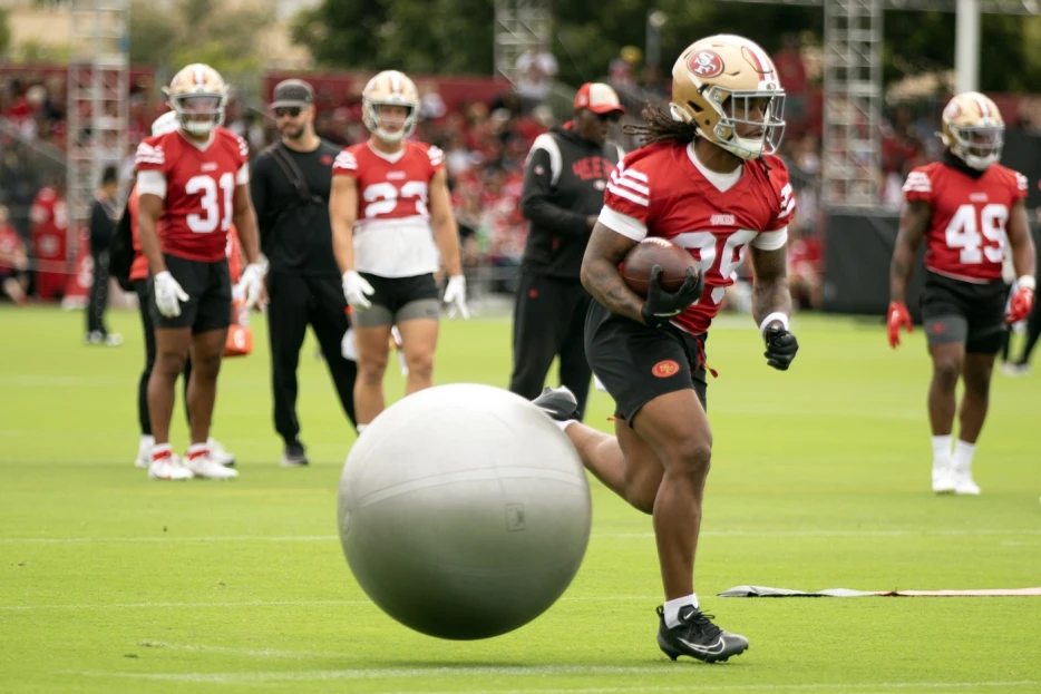 49ers Fifth-Round RB Jordan James Suffered Broken Finger, Will Miss A Few Weeks