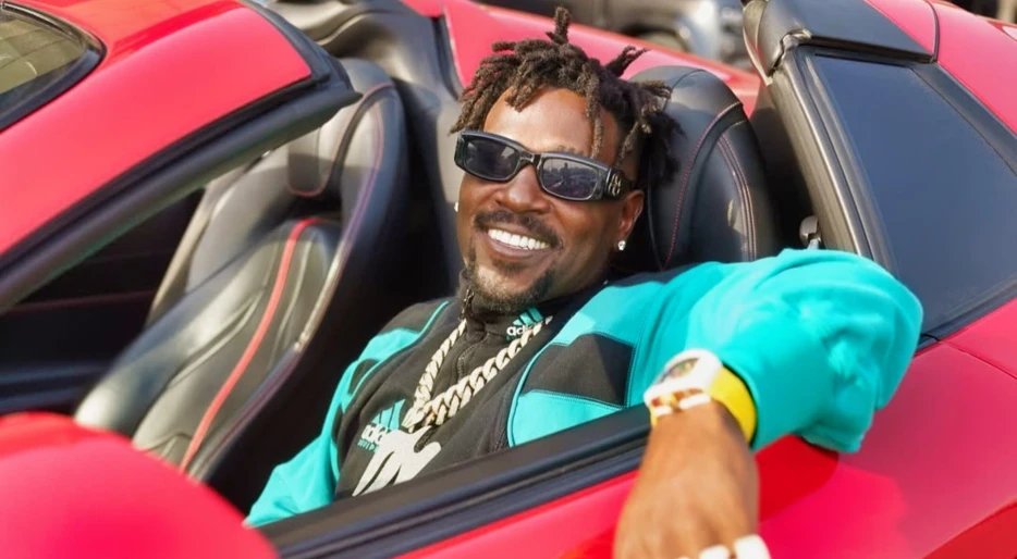 Antonio Brown Is Reportedly Still On The Run From Police For Attempted Murder Charge, As His Whereabouts Have Been Revealed