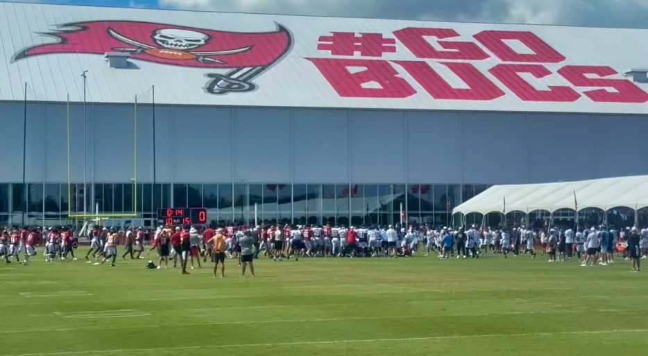 Buccaneers &amp; Titans Players Were Throwing Hands During Bench-Clearing Brawl At Joint Practice On Thursday