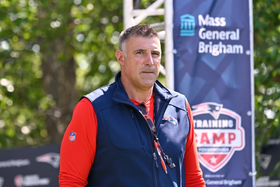 Patriots Star Compares Mike Vrabel’s Bloody Moment At Practice To Infamous Trump Rally?
