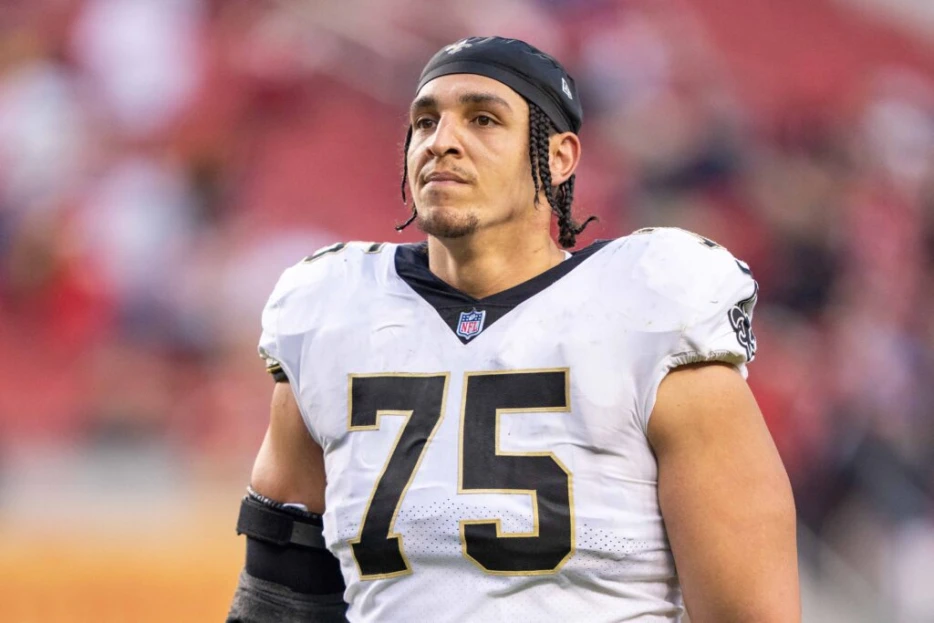 Steelers Sign Andrus Peat, Logan Woodside