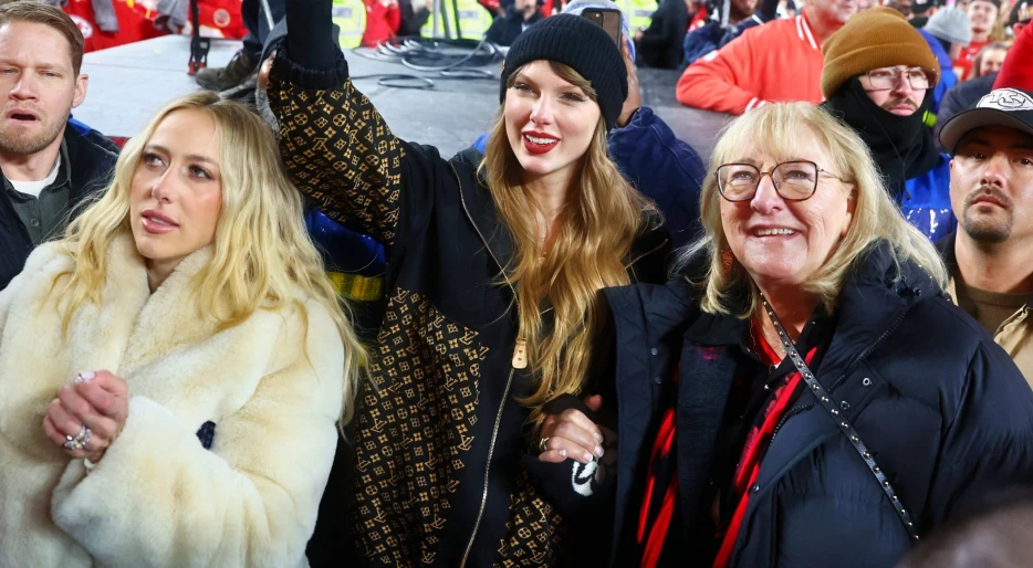 Taylor Swift Fans Rejoicing Over NFL Star’s Potential Season-Ending Injury After He Got On Their Bad Side Earlier This Year