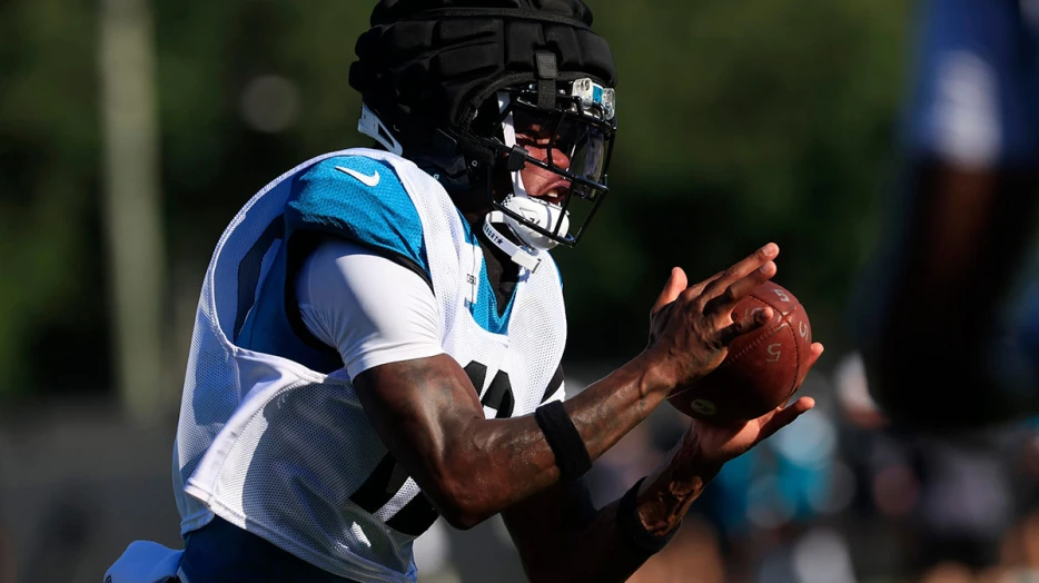 Will Jaguars’ Travis Hunter play both ways vs. Steelers?
