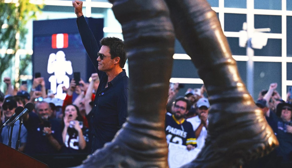 Brady In Bronze: Patriots Legend Gets 12-Foot Tall Statue, Roasts The Jets