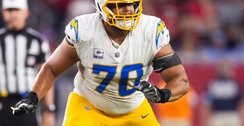 Chargers LT Rashawn Slater out for 2025 season with ruptured patella tendon