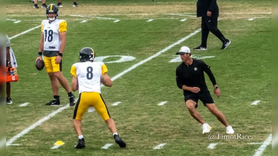 Citing NFL Coach, Analyst Has ‘Serious Concerns’ Aaron Rodgers Can Still Play
