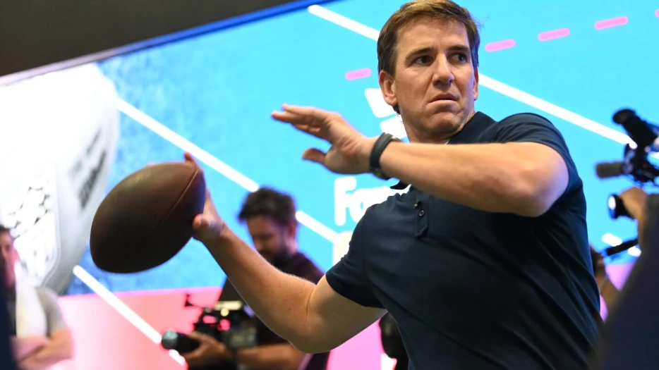 Eli Manning taps out of buying a piece of the Giants, calling it &quot;too expensive&quot;