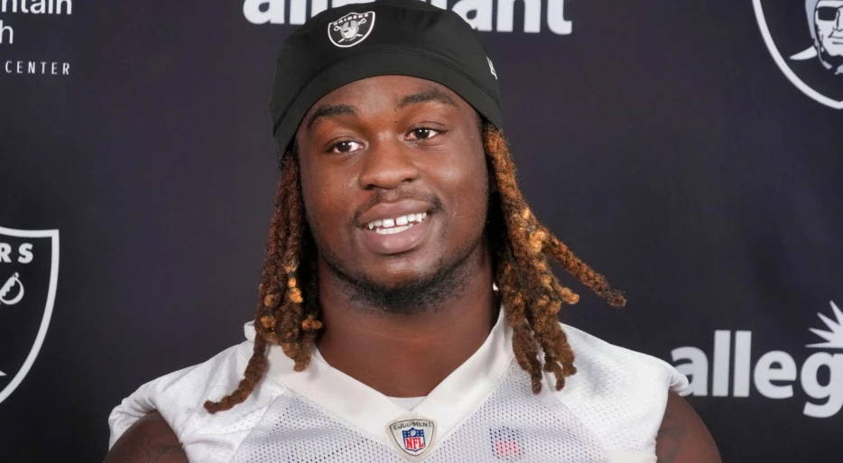 Everyone Is Saying The Same Thing About Raiders Rookie RB Ashton Jeanty After His Disastrous NFL Debut