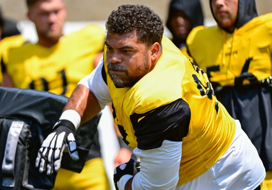 Former Steelers Defensive Lineman Defends Cam Heyward over Contract Dispute