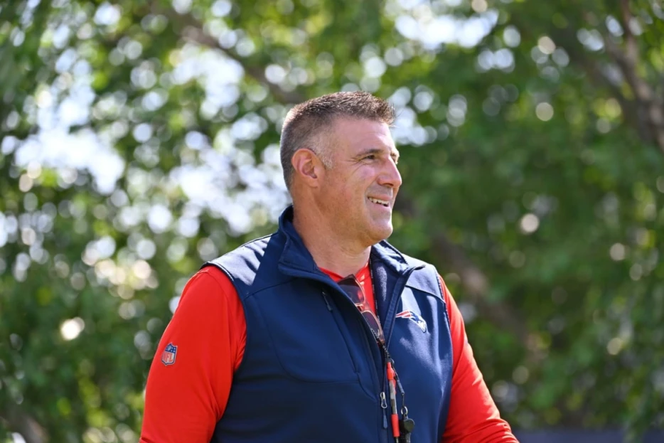 NFL record projections have Patriots taking step forward under Mike Vrabel in 2025
