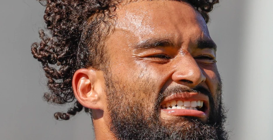 Random Ramsdom:Kyren Williams signed contract with mom on phone