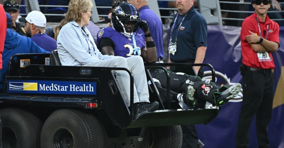 Ravens rookie CB carted off field with injury vs. Colts