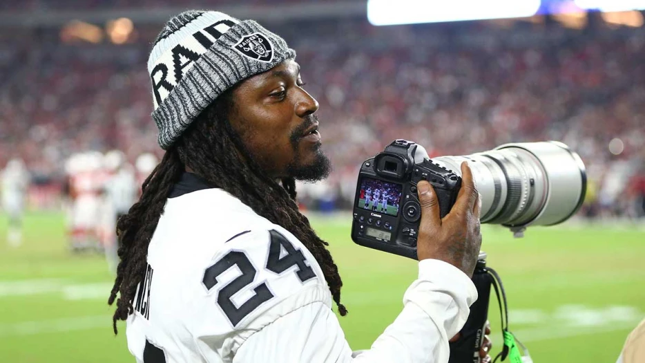 Seahawks icon Marshawn Lynch catches attention with side gig in Raiders game