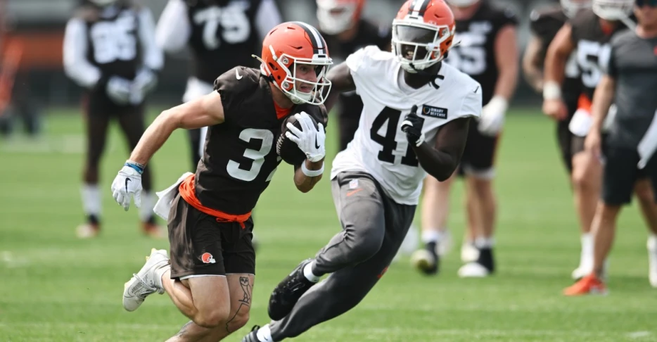 The results are in: Browns fans choose between Gage Larvadain and Luke Floriea