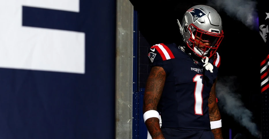 Ja’Lynn Polk leaves Patriots preseason opener with apparent arm/shoulder injury