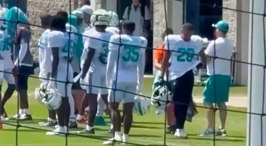 Miami Dolphins Were Getting Beat So Bad That Their Players Were Fighting Each Other During Wild Scene At Joint Practice With Chicago Bears