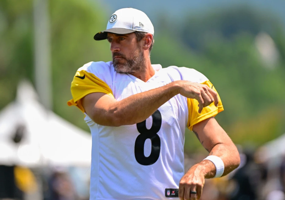 Mike Tomlin: Aaron Rodgers Might Not Play in Preseason