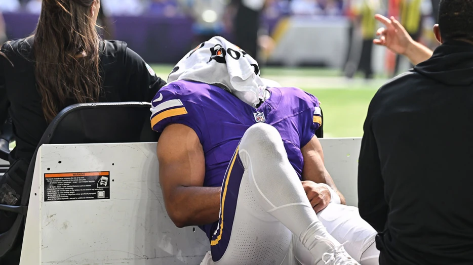 Vikings’ Rondale Moore carted off field with scary leg injury vs. Texans