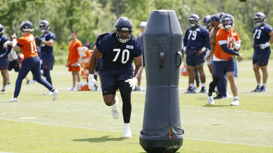 Bears fans done with Braxton Jones after brutal preseason whiff