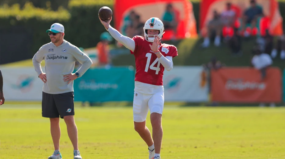 Dolphins QB Quinn Ewers’ career off to rough start with poor debut vs. Bears
