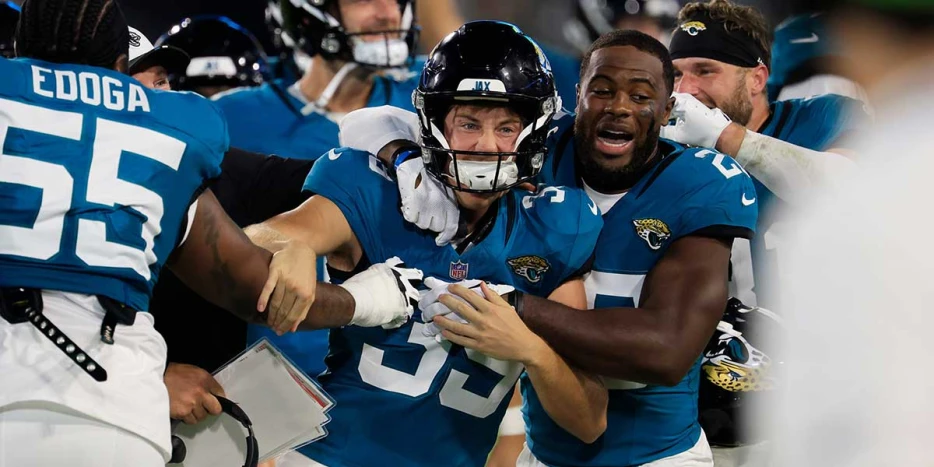 Fans erupt after Jaguars kicker Cam Little’s unreal 70-yard field goal vs Steelers