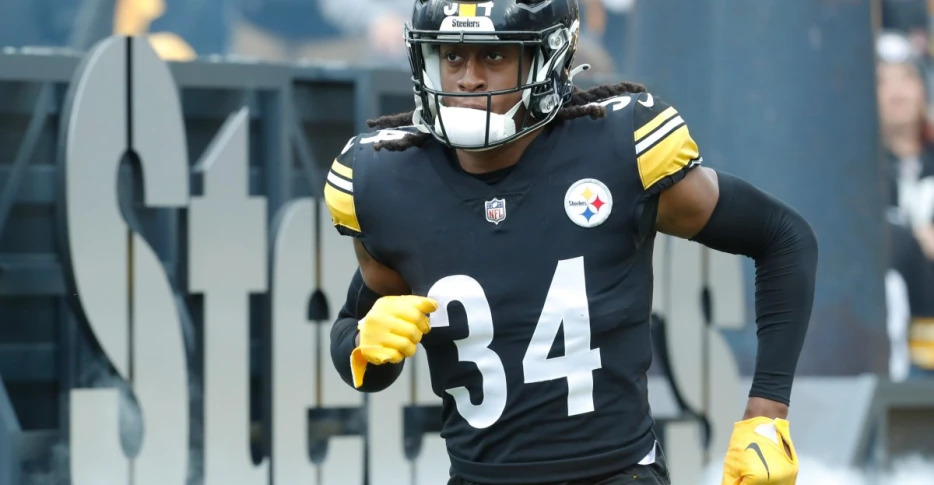 Former Steelers first-round pick signs with Raiders