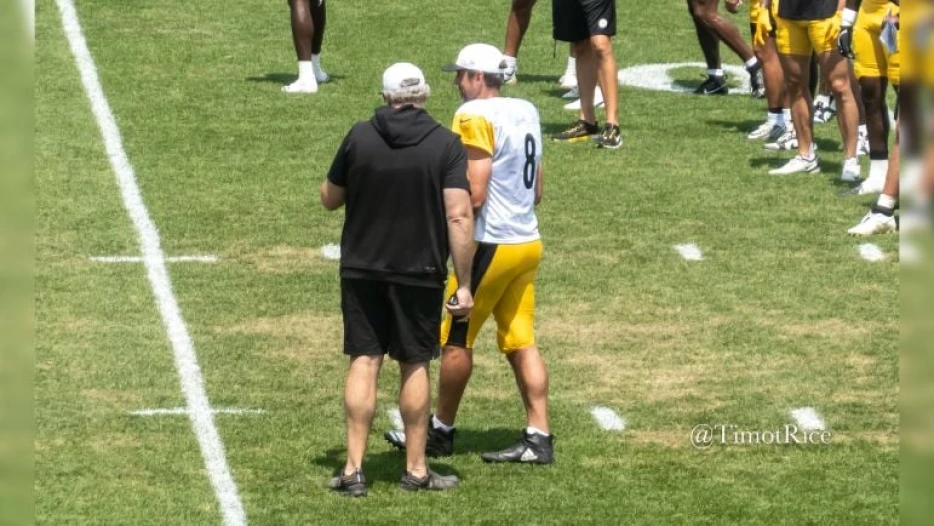 ‘He’s Already Got The Offense Down’: Bob Labriola Impressed With Aaron Rodgers’ Progress In Camp