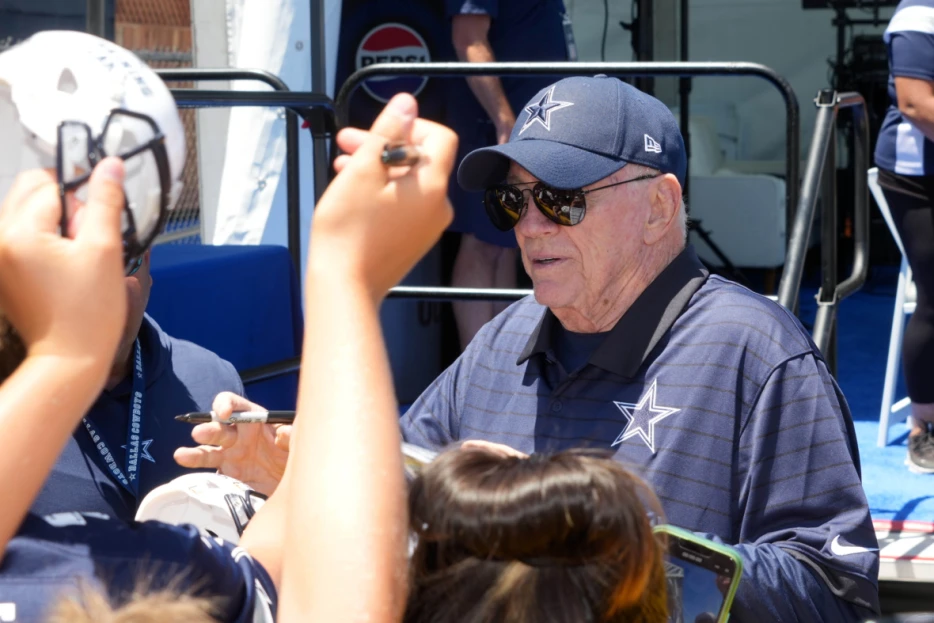 Jerry Jones Still ‘Pinching Himself’ Over Dallas Cowboys Trade