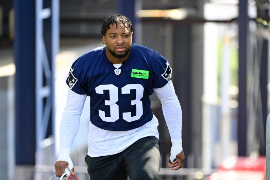 Patriots LB Anfernee Jennings On Roster Bubble; S Kyle Dugger A Release/Trade Candidate?