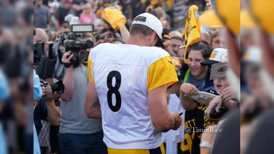 Aaron Rodgers Tumbles Down The Athletic’s Annual QB Rankings