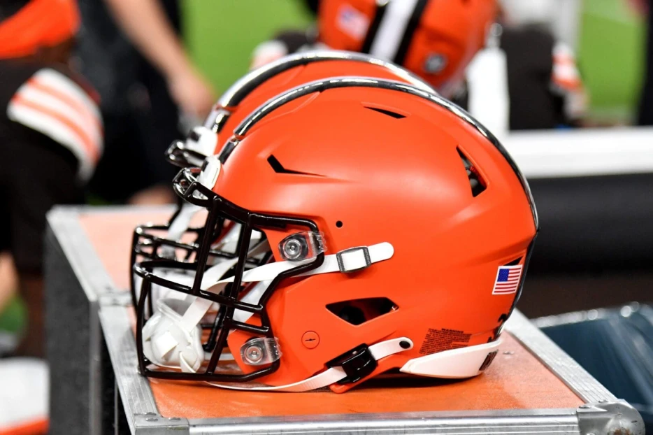 Browns Signing CB Christian Holmes