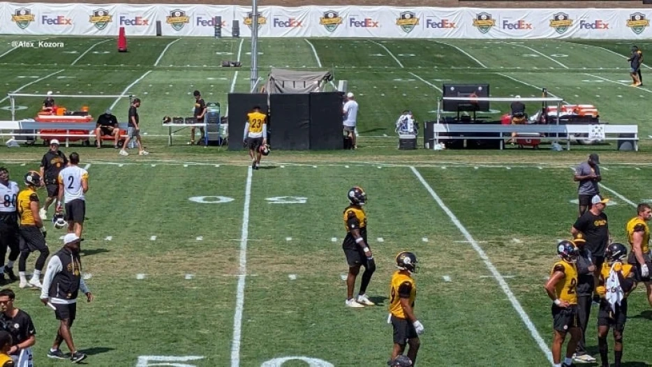 CB Darius Slay Injured During Steelers’ Practice (Update)