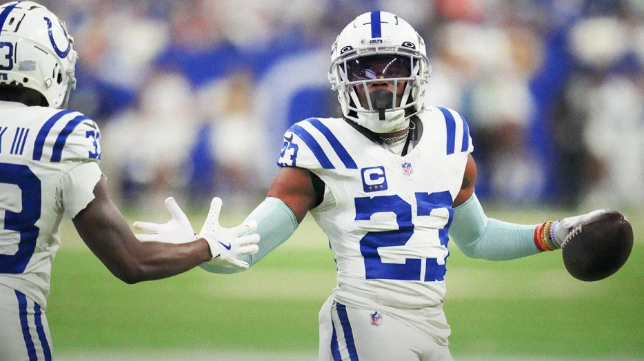 Colts get early positive outlook on Kenny Moore’s knee injury
