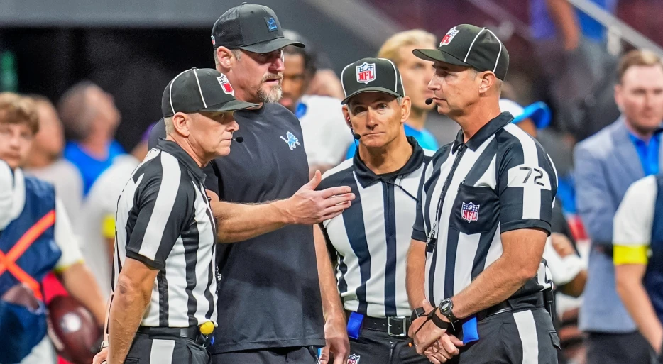 Dan Campbell’s Bombshell Revelation: NFL Referee Shawn Hochuli Demanded Preseason Game Continue After Morice Norris’ Terrifying Injury – How He &amp; Raheem Morris Teamed Up to Call It Off