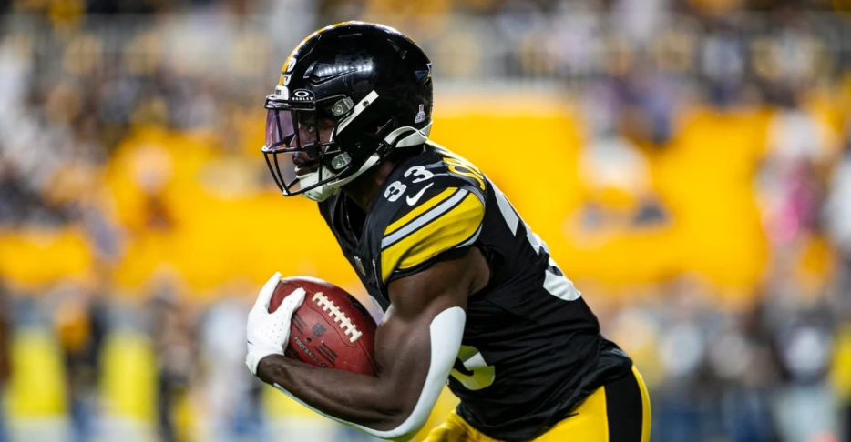 Dolphins sign running back following Alexander Mattison injury