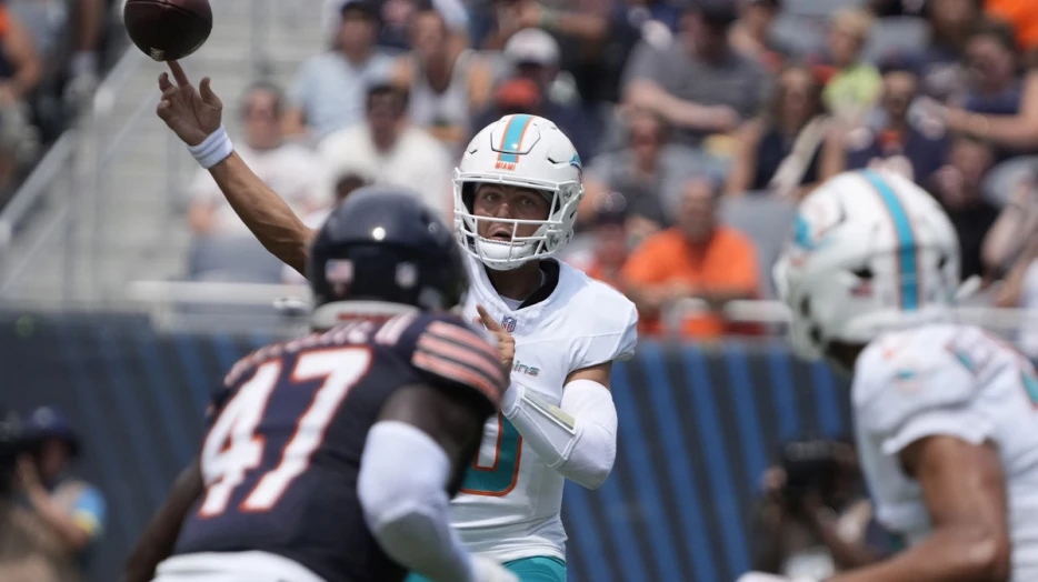 Dolphins’ Zach Wilson names who to blame for 4-sack outing vs. Bears