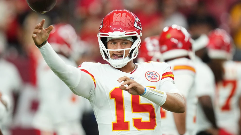 How Chiefs QB Patrick Mahomes is following in Jimmy Butler’s footsteps
