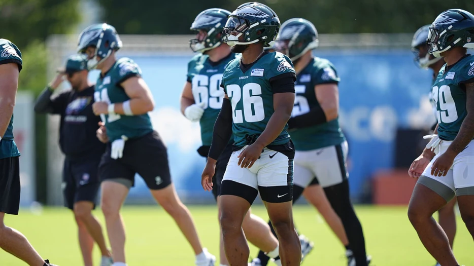 Number of Eagles fans who attended public practice is hard to believe