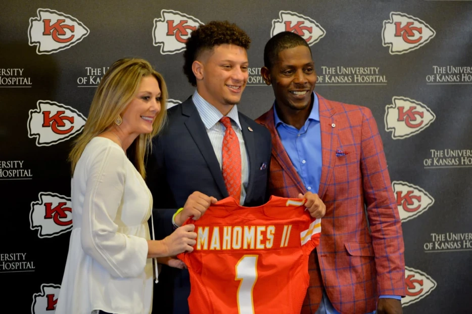 Patrick Mahomes Gets Candid on Dad’s DUI Arrest: ‘Can’t Keep Doing the Same Things’