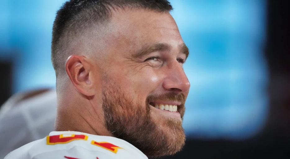 Someone Calculated The Cost Of Travis Kelce’s Preseason Game-Day Outfit, And It’s Mind-Blowing