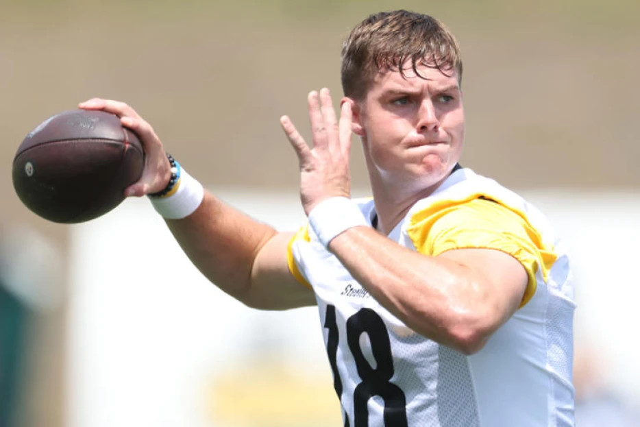 The Great Steelers’ Debate: Who Should Be the Third-String QB?