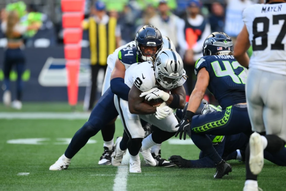 Worst NFL Preseason Performances from Week 1: From Young QBs to 2025 Top-10 Picks