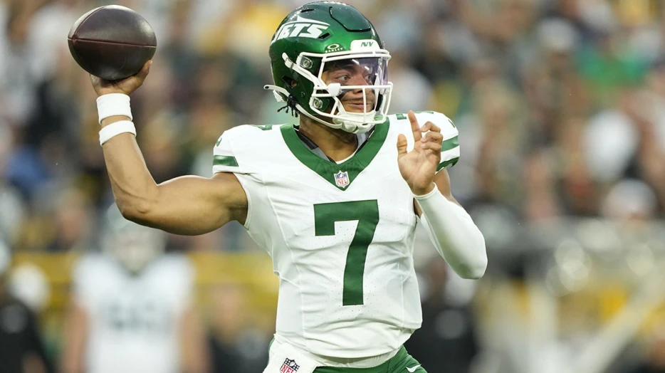 Jets’ Justin Fields carves up Giants before fading in joint practice