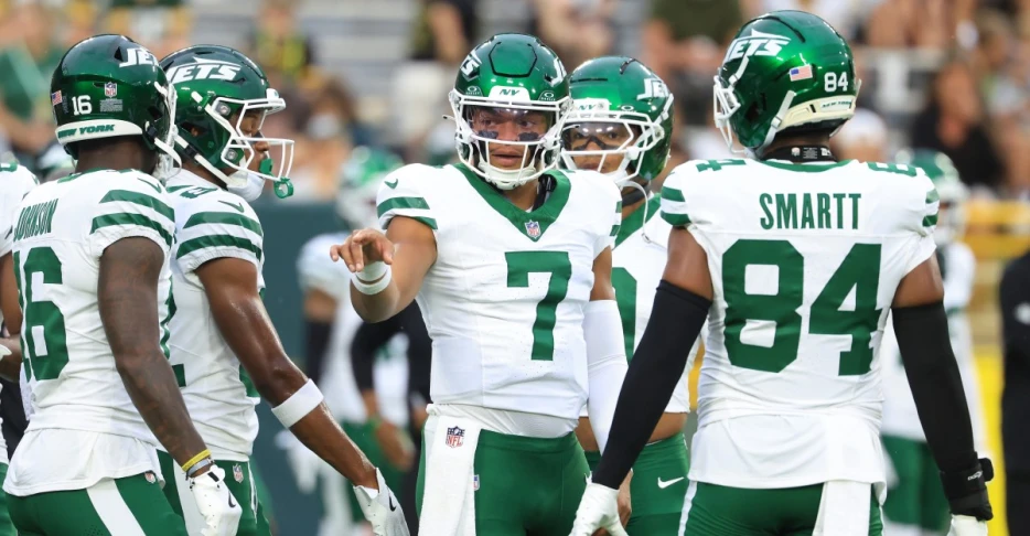 Justin Fields doesn’t get much love from The Athletic’s quarterback rankings